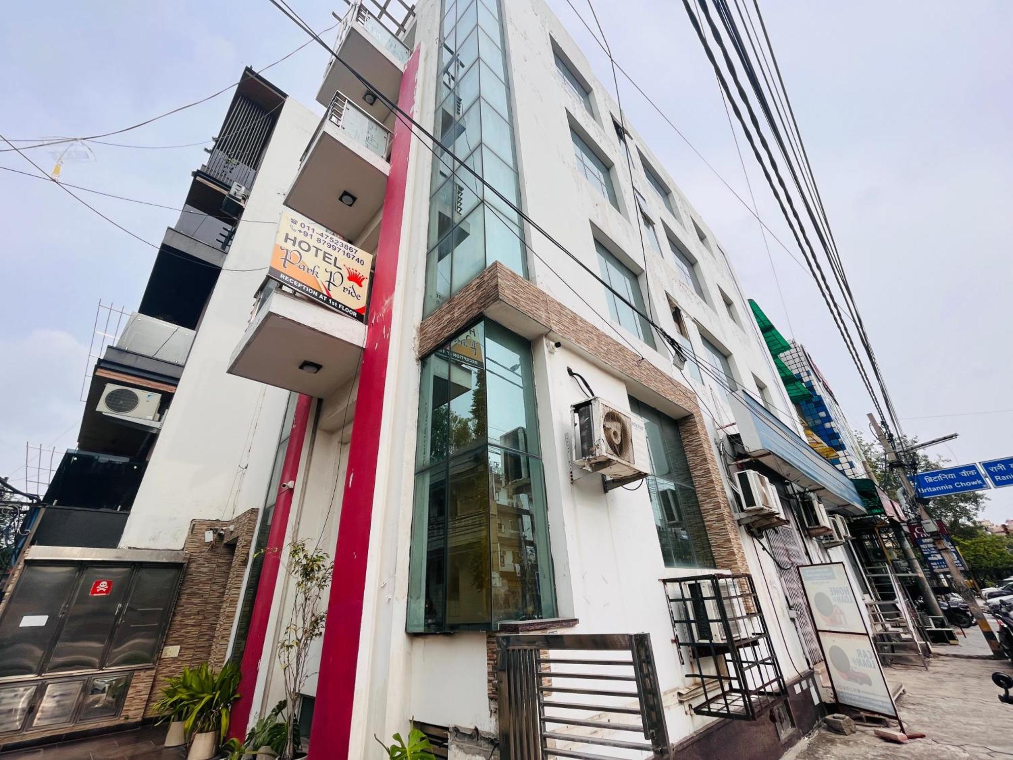 Hotel Park Pride Pitampura New Delhi, Couple Friendly Eksteriør billede